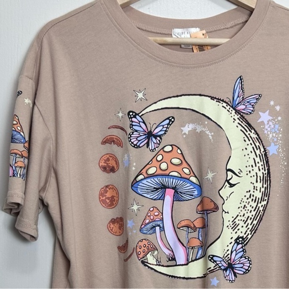 Orange Kiss mushroom and moon graphic cotton tee size medium